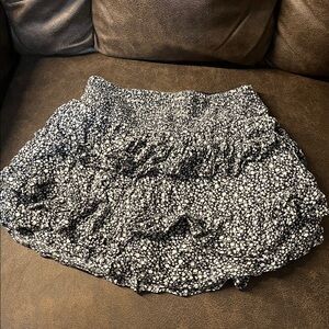 Hollister Navy and White Floral Mini Skirt with pockets size M